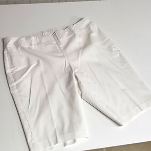 White walking shorts stretch Chicos Size  3.5